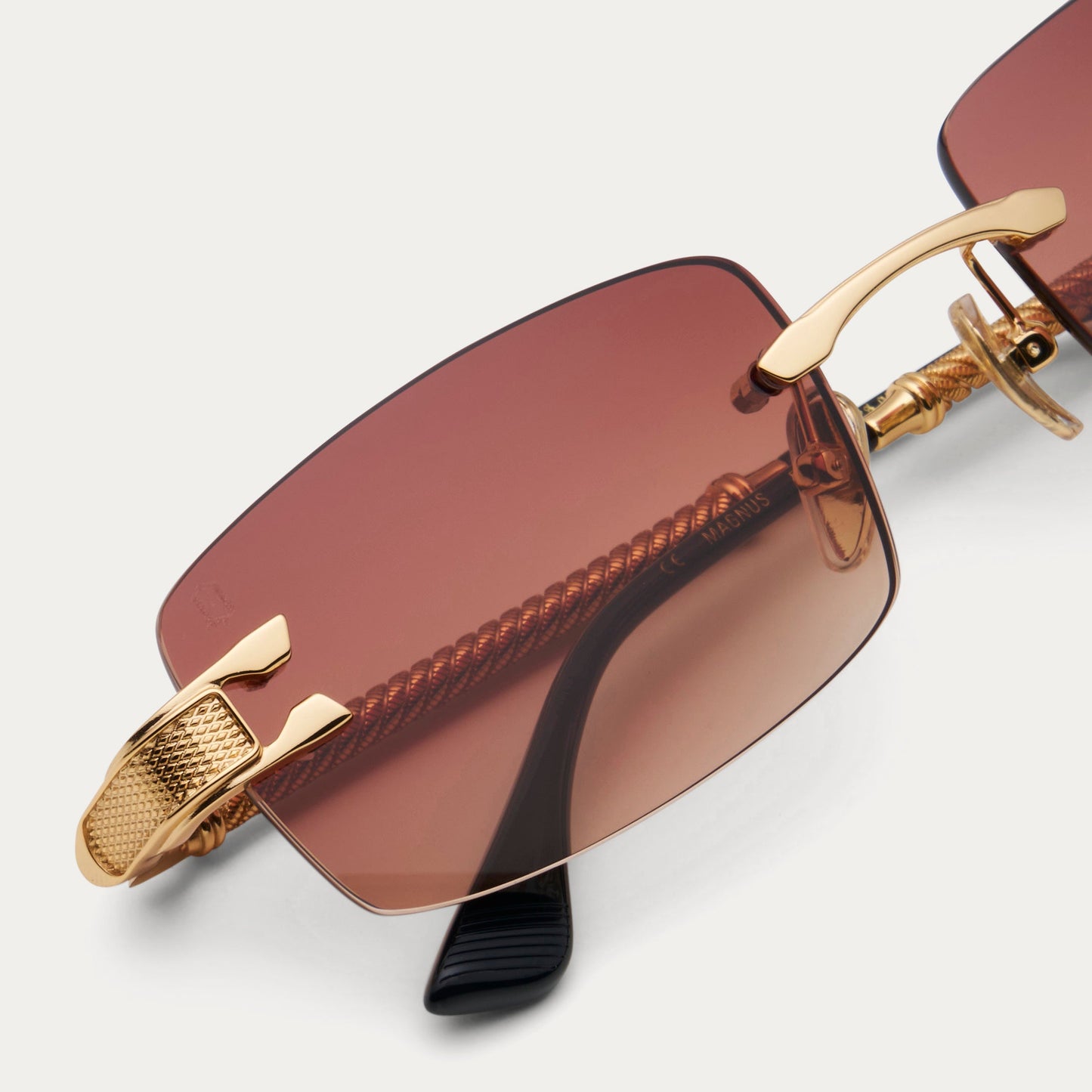 BROWN TINT MAGNUS