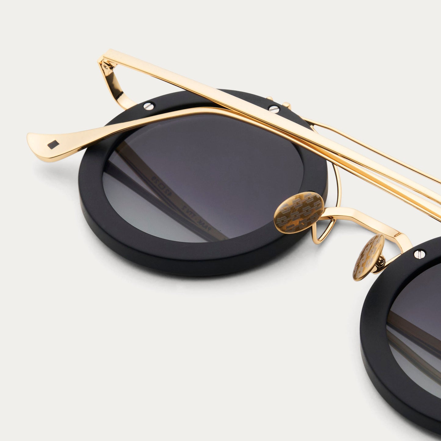 MATTE BLACK GOLD ALCHEMIST